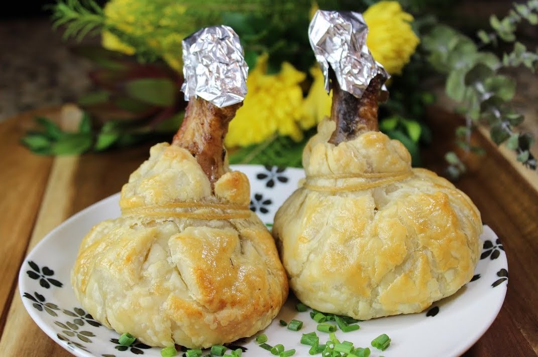 Chicken Drumsticks in Puff Pastry with Mashed Potatoes and Mushrooms
