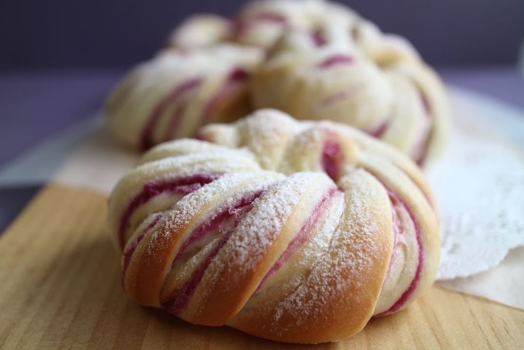 Spiral Bread (Purple Yam paste)