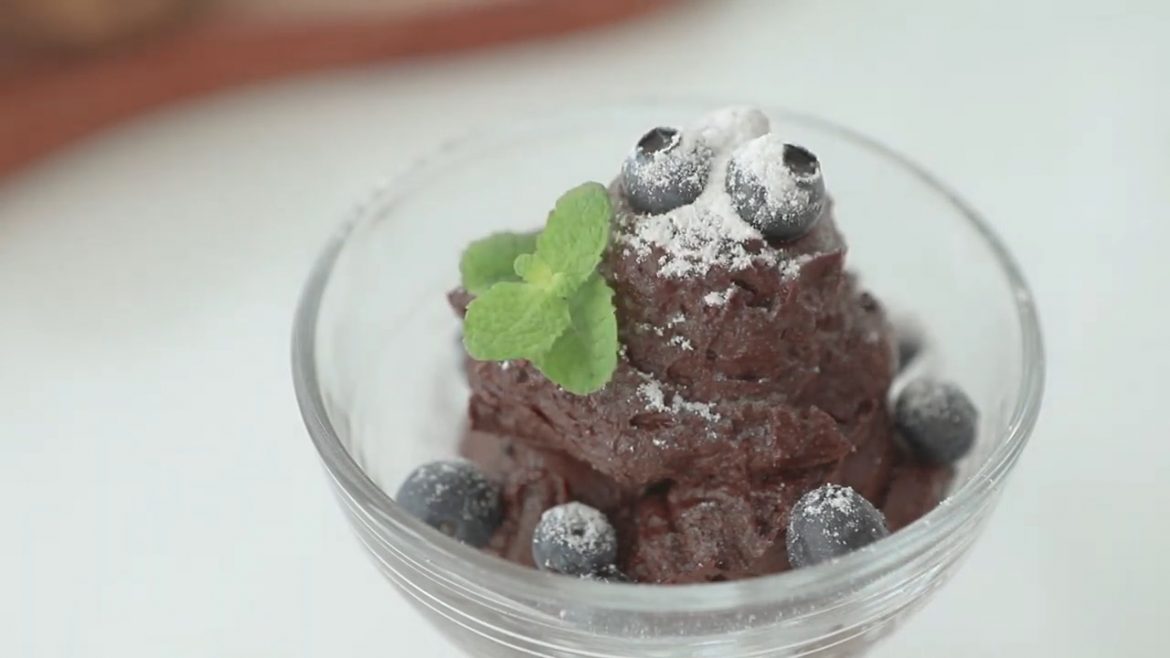 Raw Vegan Avocado Chocolate Mousse Recipe